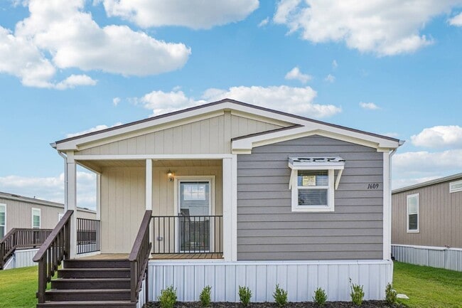 1609 American Dr in Cleburne, TX - Building Photo - Building Photo