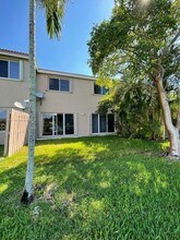 1683 SW 109th Terrace in Davie, FL - Foto de edificio - Building Photo