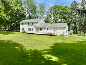 203 Skyline Ln in Stamford, CT - Building Photo - Building Photo