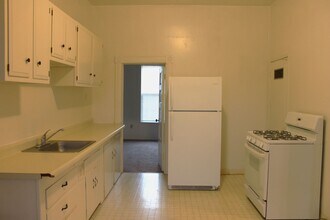 122 Leland St-Unit -#122 1/2 in Santa Rosa, CA - Building Photo - Building Photo