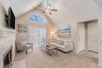 Amherst Apartments in Bedford, TX - Foto de edificio - Building Photo