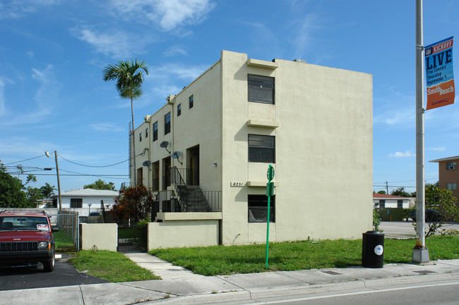 6251 W Flagler St in Miami, FL - Building Photo - Building Photo