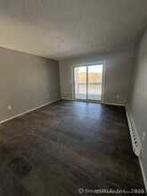 197 W Lake Dr in Middletown, CT - Building Photo - Building Photo