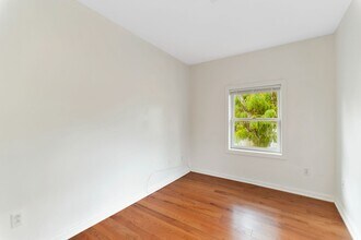 392-394 Crown St in New Haven, CT - Building Photo - Building Photo