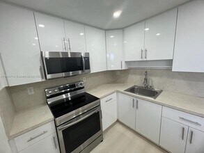 6575 W 4th Ave in Hialeah, FL - Building Photo - Building Photo