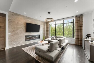 906 Lenox Blvd in Atlanta, GA - Foto de edificio - Building Photo