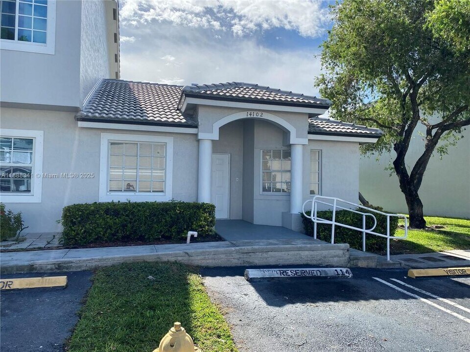 14102 SW 120th Ct in Miami, FL - Building Photo