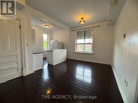 139 John St S in Hamilton, ON - Building Photo