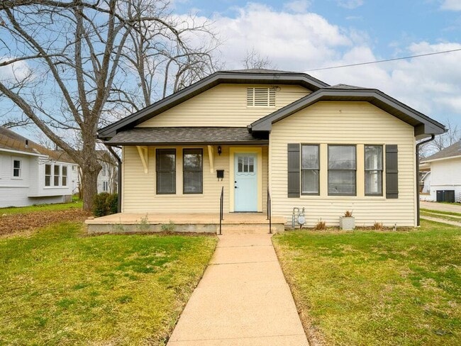 property at 916 Cecelia St
