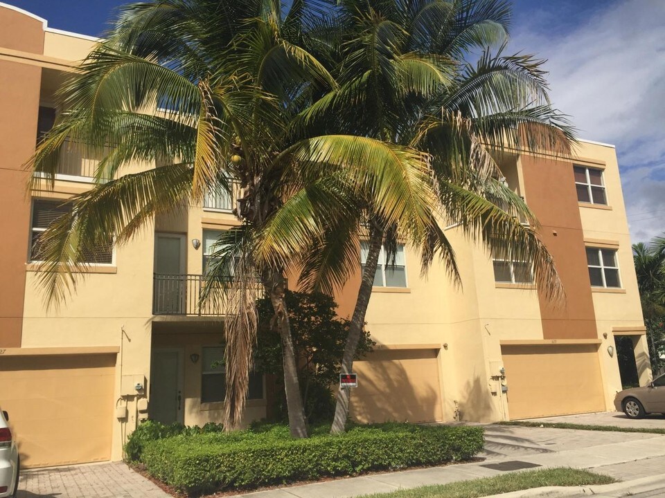 1635 NE 11th St in Fort Lauderdale, FL - Building Photo
