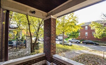 840 Pennsylvania Ave, Unit 1st Floor in University City, MO - Building Photo - Building Photo