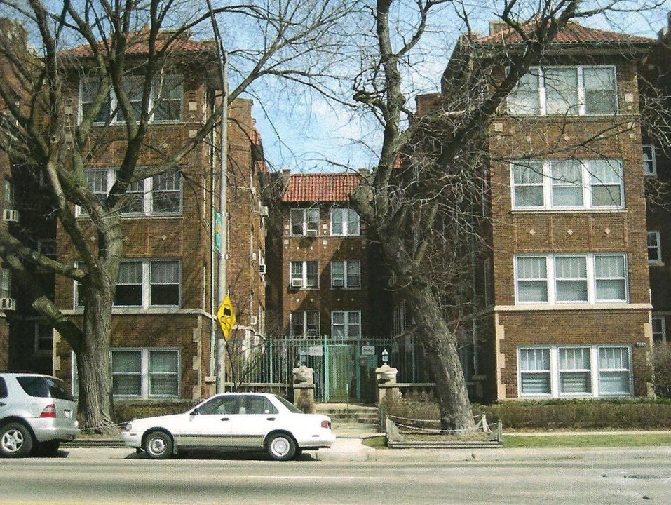 Sheridan Shores Apartments in Chicago, IL - Building Photo