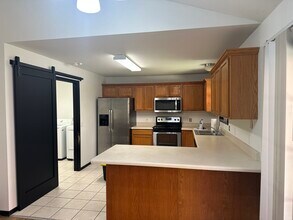 647 S Hazelnut Ave in Springfield, MO - Building Photo - Building Photo