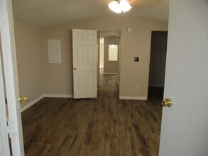 916 Iroquois Dr in Burnet, TX - Building Photo - Building Photo