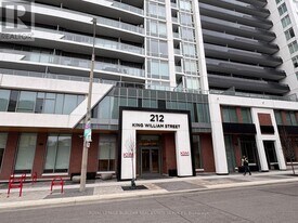 212 King William St in Hamilton, ON - Building Photo