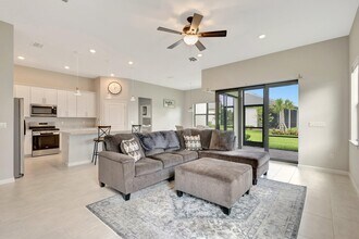 357 SE Filoli Dr in Port St. Lucie, FL - Building Photo - Building Photo