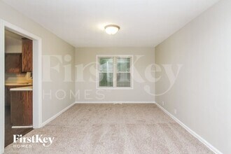 5614 N Victoria Dr in Indianapolis, IN - Building Photo - Building Photo