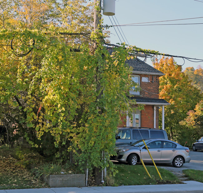 1760 King St E in Hamilton, ON - Building Photo - Building Photo