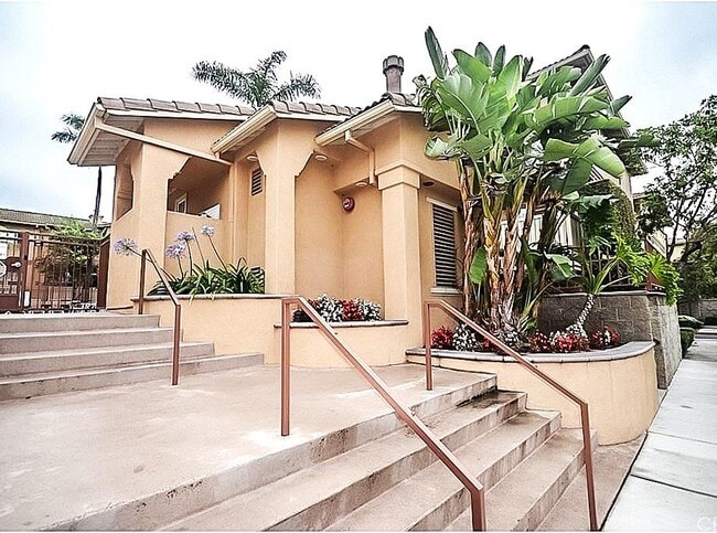 317 W Summerfield Cir in Anaheim, CA - Building Photo - Building Photo