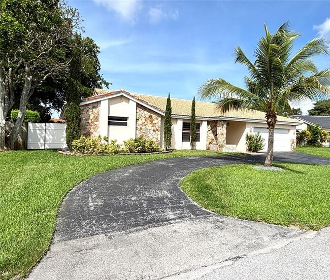 6421 Crossbow Ct in Davie, FL - Building Photo - Building Photo