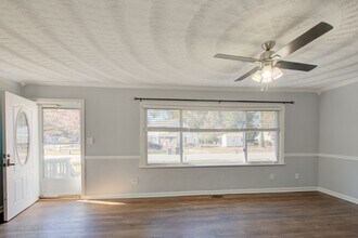 200 Cynthia Dr in Hampton, VA - Building Photo - Building Photo