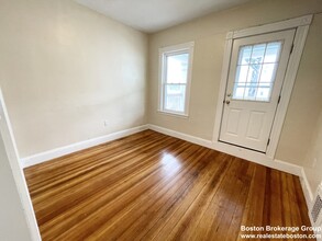 26 Taft St, Unit #2 in Boston, MA - Building Photo - Building Photo