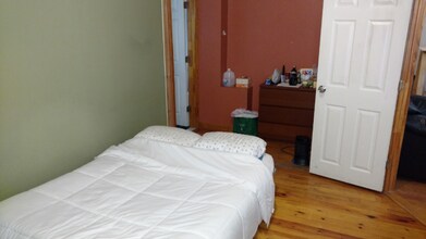 1 Roberts St in Brookline, MA - Building Photo - Building Photo