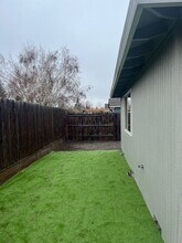 2346 Stonefield Way in Medford, OR - Foto de edificio - Building Photo