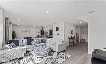 8101 Guild Wy in Jacksonville, FL - Building Photo - Building Photo
