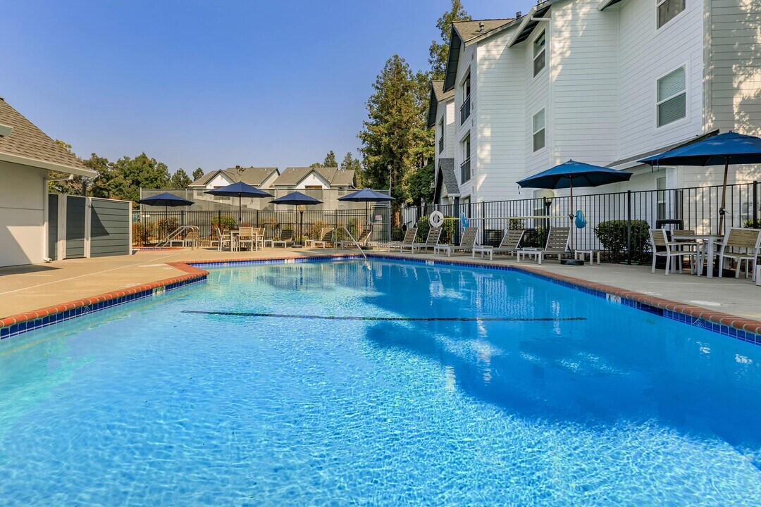 The Hazelwood in Milpitas, CA - Foto de edificio