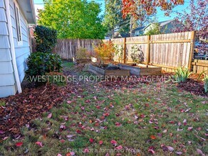 7310 SE Schiller St in Portland, OR - Building Photo - Building Photo