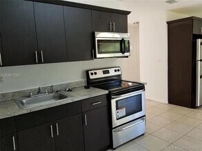2711 NW 16th Ct in Fort Lauderdale, FL - Building Photo - Building Photo