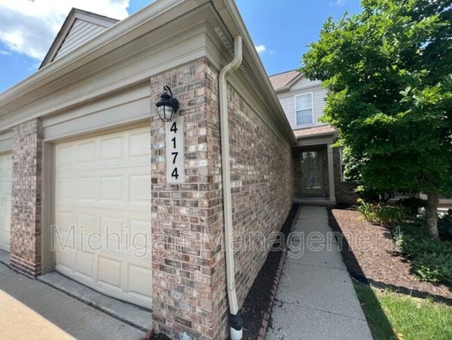 4174 Hunters Cir E in Canton, MI - Building Photo - Building Photo