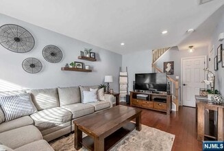 1099 Coventry Way in Mahwah, NJ - Building Photo - Building Photo