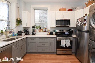 870 W Buckingham Pl, Unit G02C in Chicago, IL - Building Photo - Building Photo