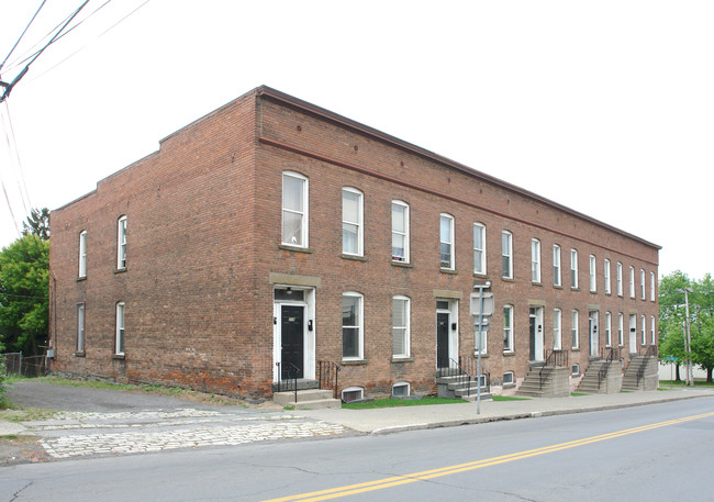 201-209 13th St in Watervliet, NY - Foto de edificio - Building Photo