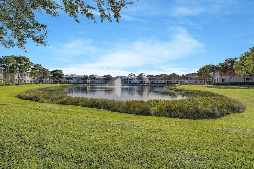 2087 Wingate Bend in Wellington, FL - Building Photo