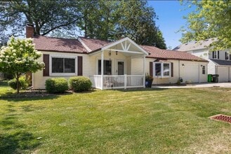 154 Oakwood Dr in Avon Lake, OH - Building Photo - Building Photo