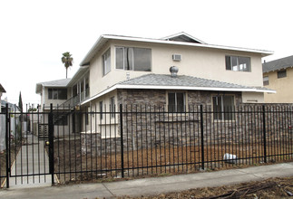 Sylvan Apartment in North Hollywood, CA - Building Photo - Building Photo