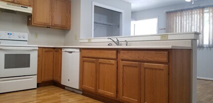 921 W 20th St, Unit 2 in Cedar Falls, IA - Foto de edificio - Building Photo