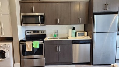 925 Leon Ave in Kelowna, BC - Building Photo - Building Photo