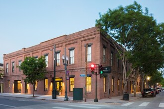 801 Magazine St in New Orleans, LA - Foto de edificio - Building Photo