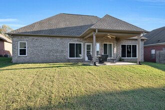 2978 Summit Dr in Fultondale, AL - Foto de edificio - Building Photo