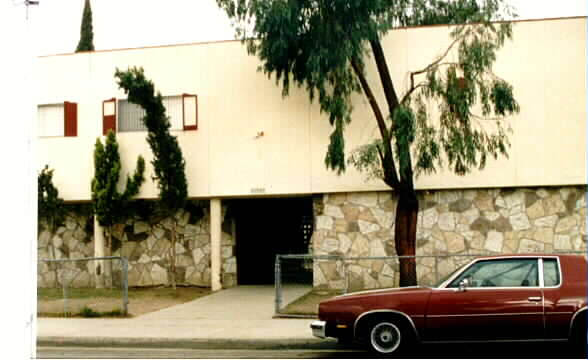 12425 Harris Ave in Lynwood, CA - Building Photo