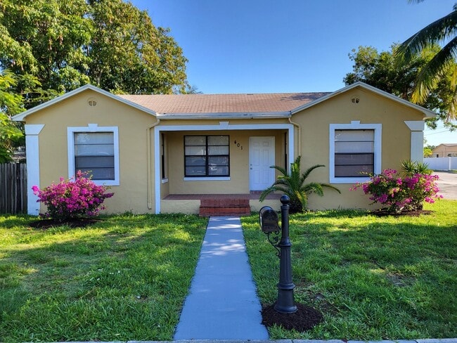 property at 401 SW 10th St
