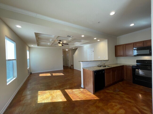 6323 Melanzane Ave in San Antonio, TX - Building Photo - Building Photo