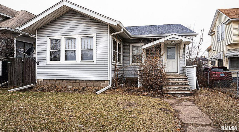 1924 11th St in Rock Island, IL - Building Photo