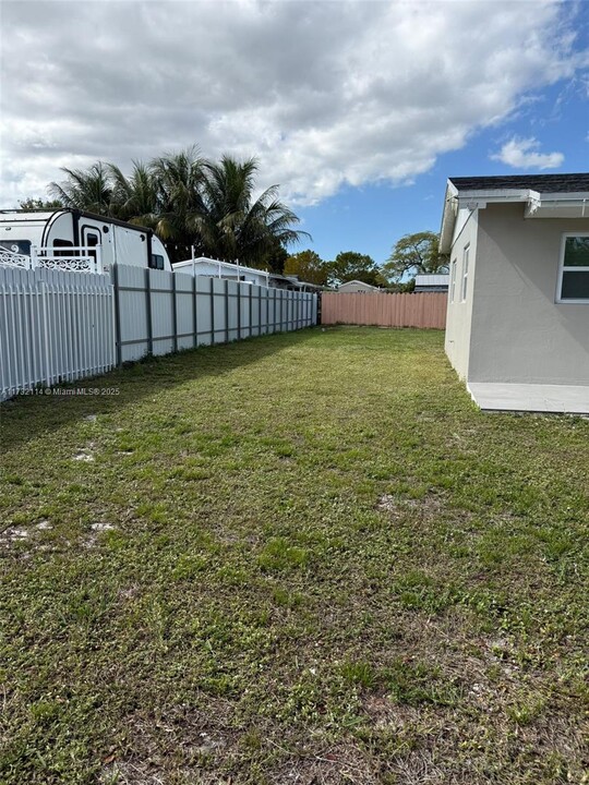 20504 NW 44th Pl in Miami Gardens, FL - Building Photo