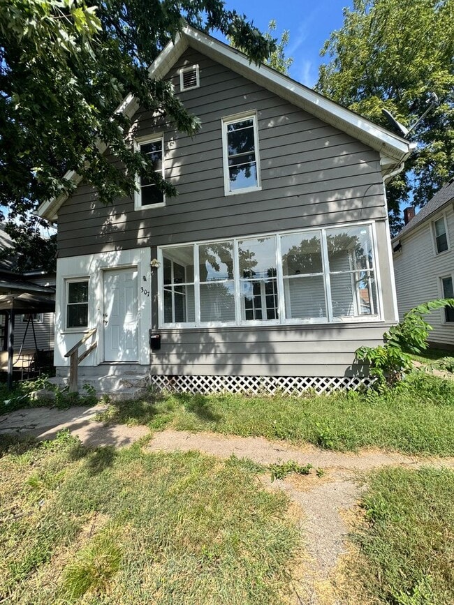 property at 307 S Lincoln Ave