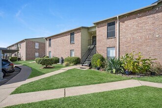 18800 Egret Bay Blvd, Unit 804 in Houston, TX - Building Photo - Building Photo